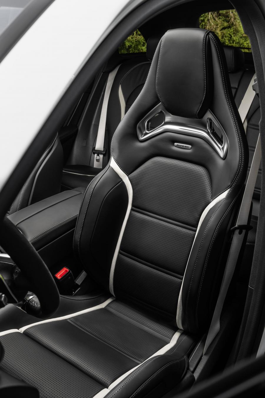 Интерьер Mercedes-AMG GLC63 S 4Matic+ (X253) 2019 года  (WW) (фото 26 из 45)